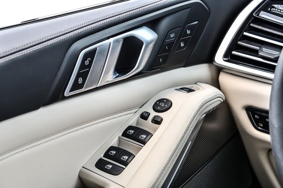 Детали интерьера BMW X5 M50d (G05) 2018 года  (WW) (фото 64 из 83)